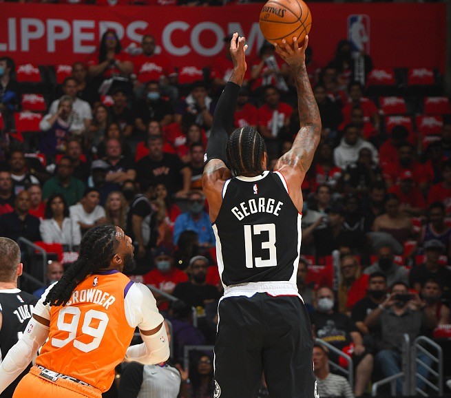 约基奇连续3场三节打卡三双，19次命中率75%三双历史第一.