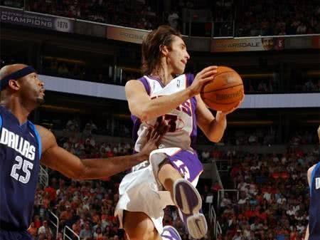 体育意甲：九人亚特兰大0-1不敌萨索洛